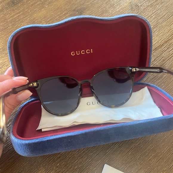 Gucci Accessories - Gucci sunglasses